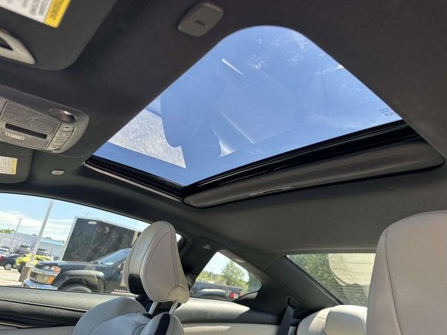 2022 INFINITI Q60 LUXE
