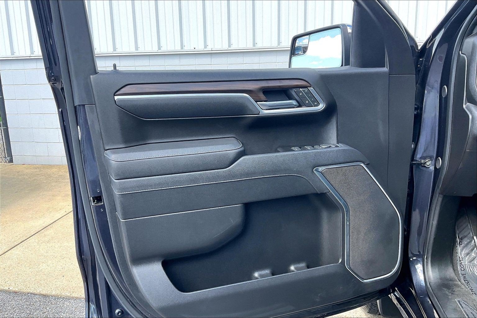 2025 GMC Sierra SLT