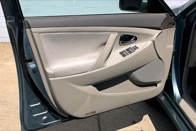 2011 Toyota CAMRY LE