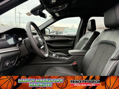 2026 Jeep Grand Cherokee Laredo Altitude