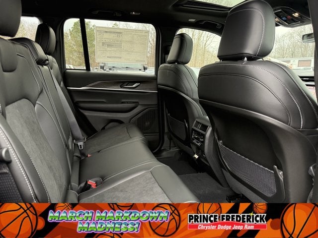 2026 Jeep Grand Cherokee Laredo Altitude