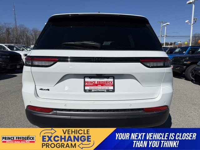 2026 Jeep Grand Cherokee Laredo Altitude