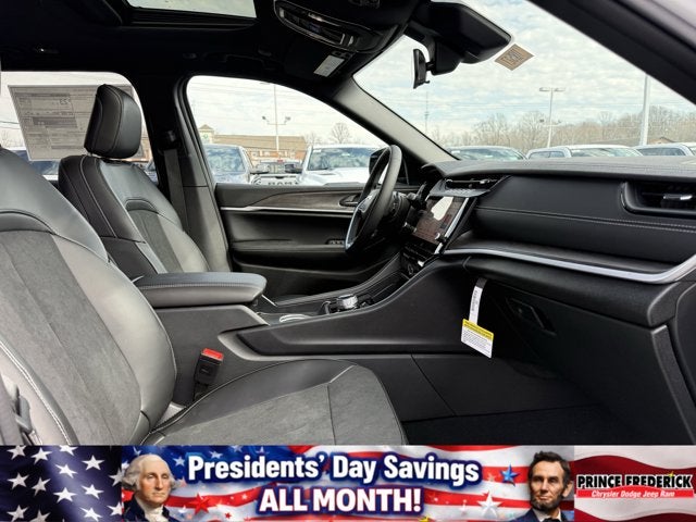 2026 Jeep Grand Cherokee Laredo Altitude