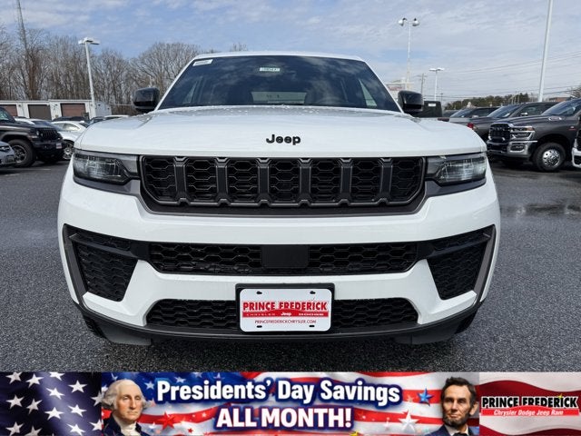 2026 Jeep Grand Cherokee Laredo Altitude