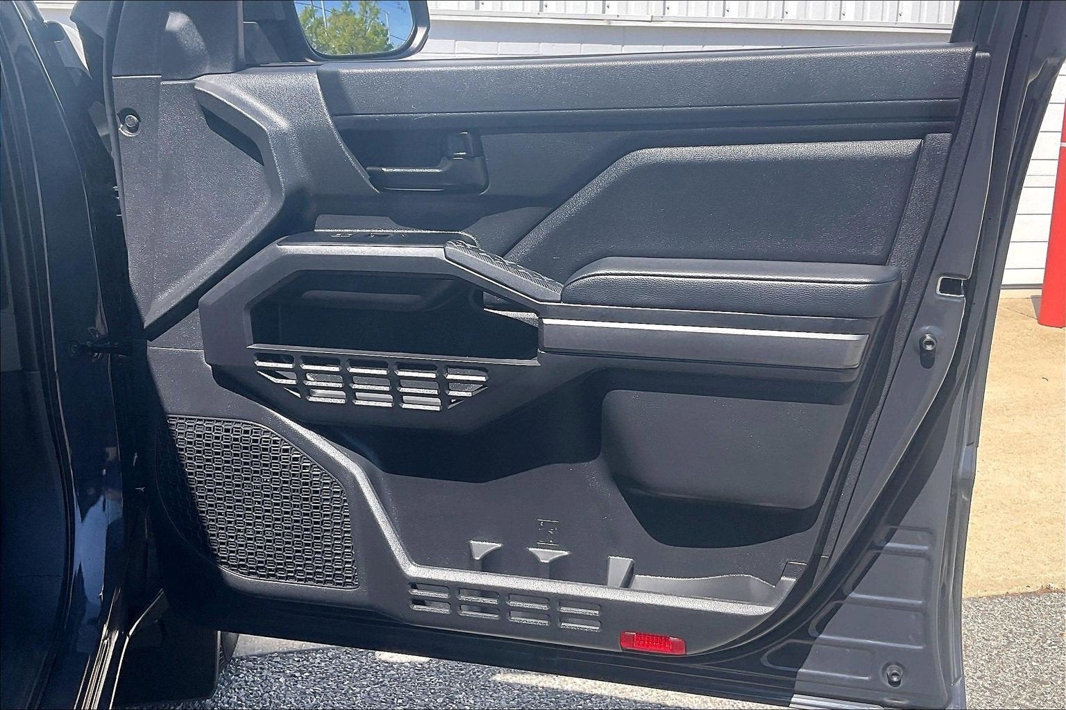 2025 Toyota Tacoma 4WD SR5