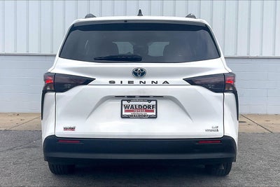 2023 Toyota Sienna LE