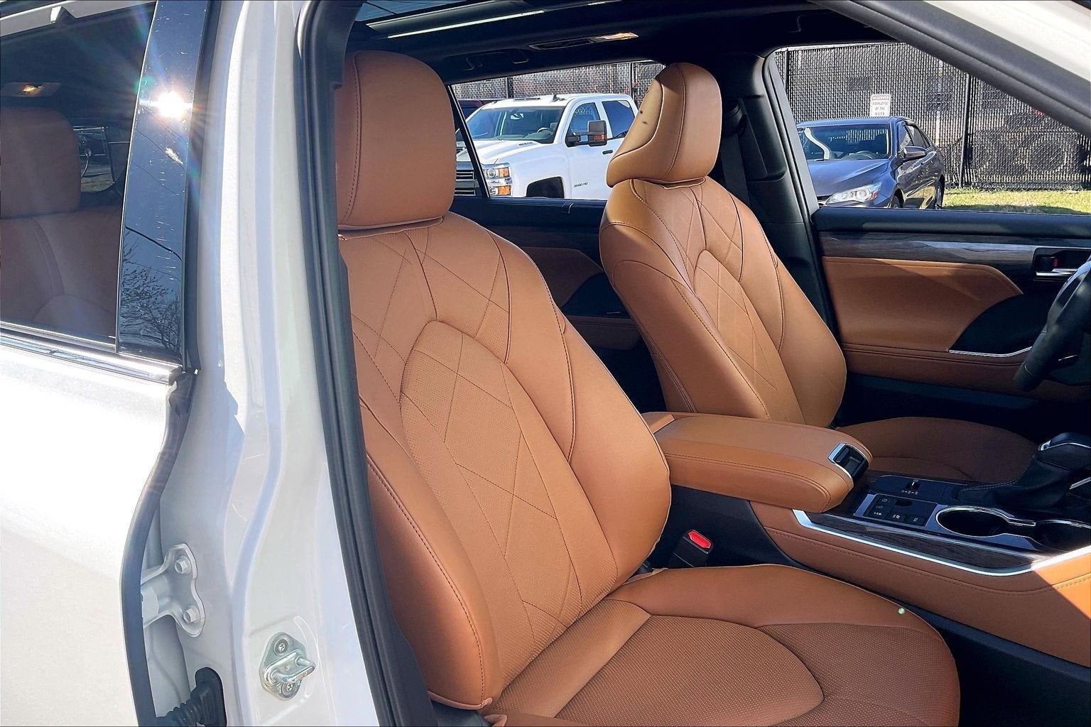 2024 Toyota Highlander Hybrid Platinum