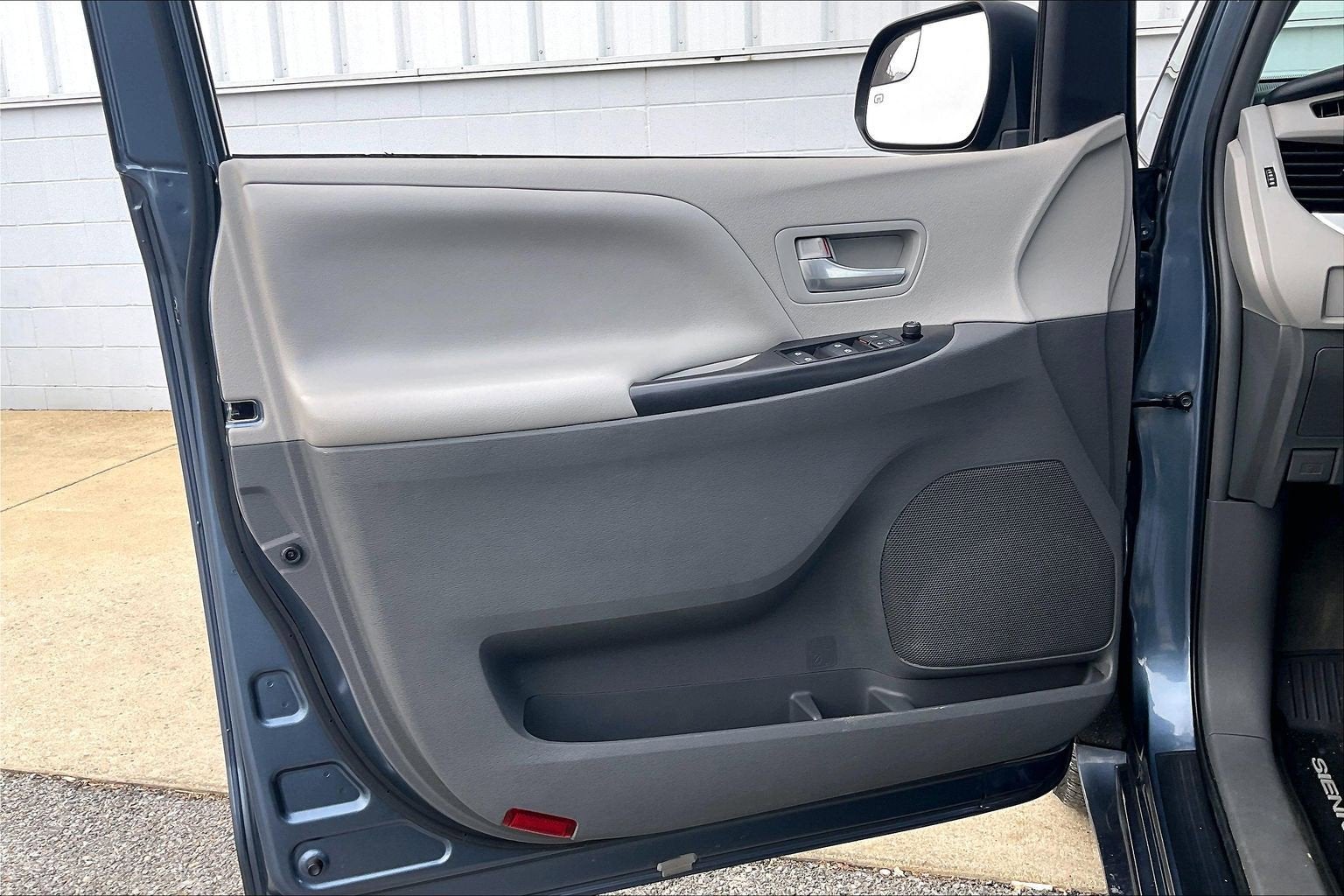 2017 Toyota Sienna LE