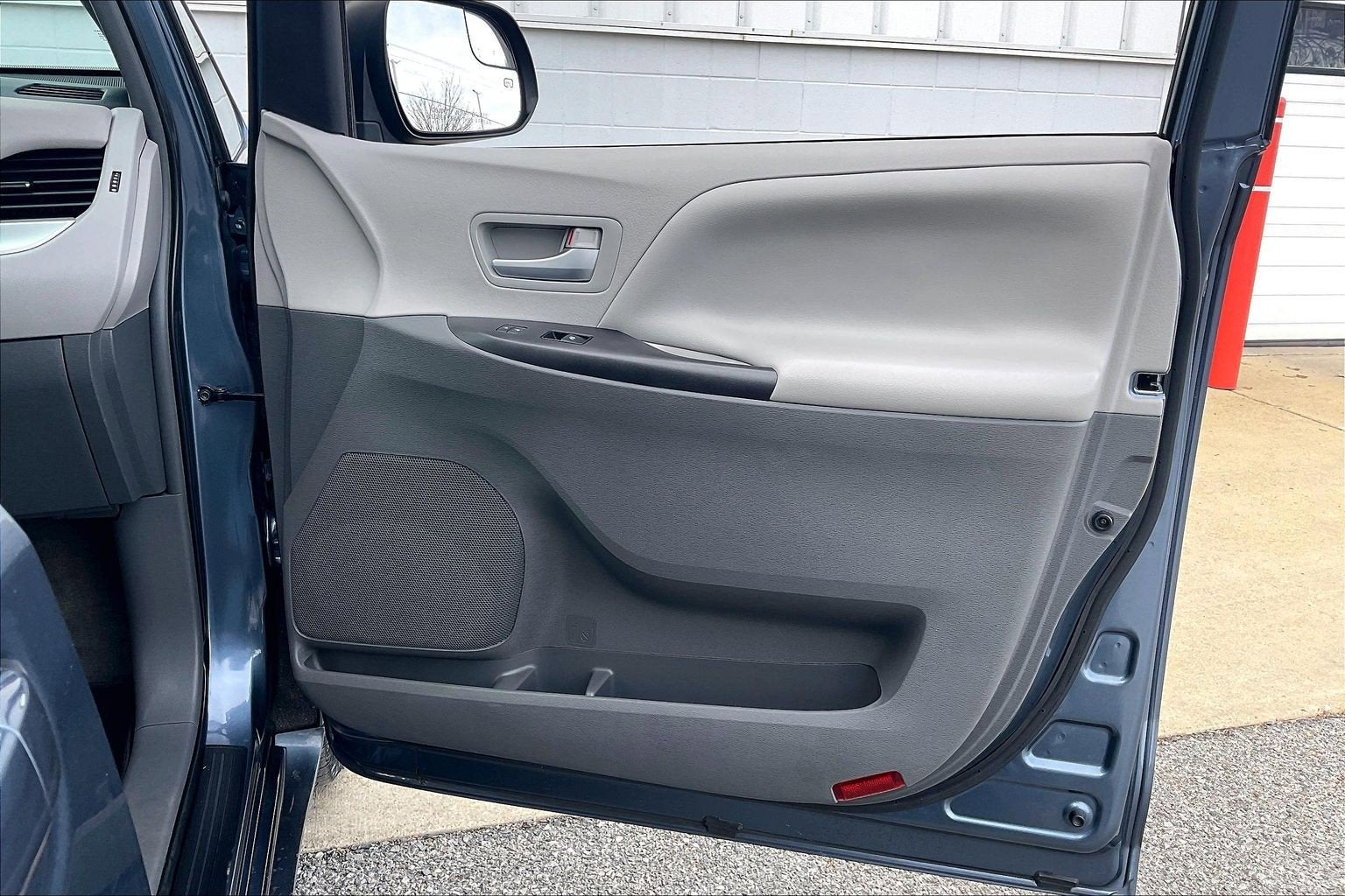 2017 Toyota Sienna LE