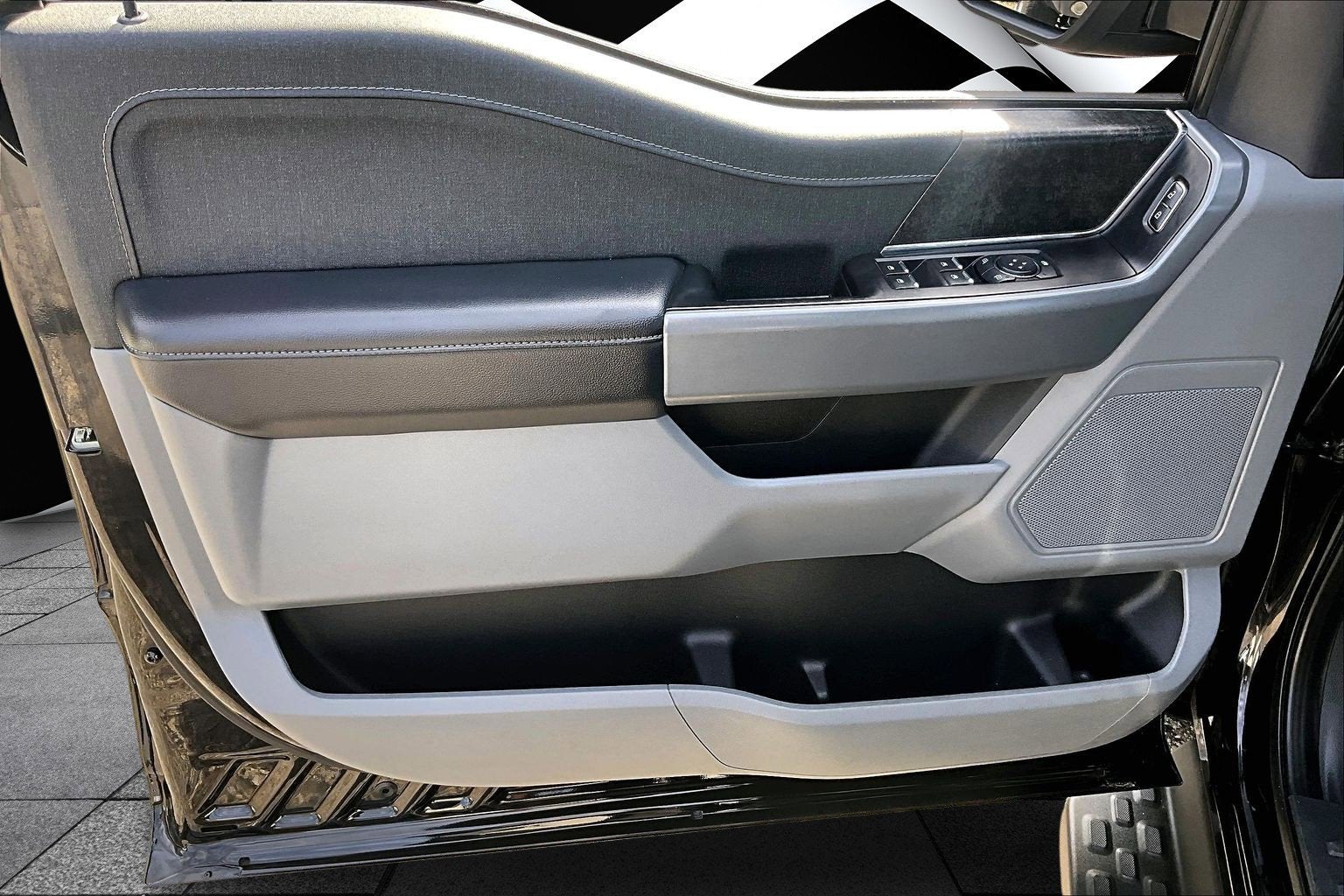 2023 Ford F-150 Lightning XLT LONG RANGE LUX PACKAGE