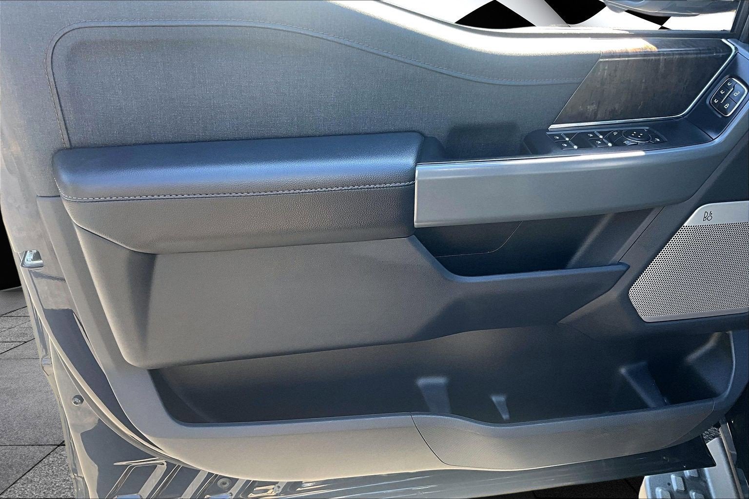 2023 Ford F-150 Lightning LARIAT LONG RANGE PANO ROOF