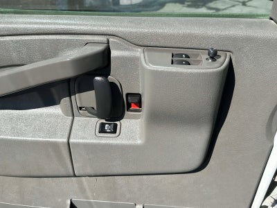 2023 Chevrolet Express Passenger 3500 1LS