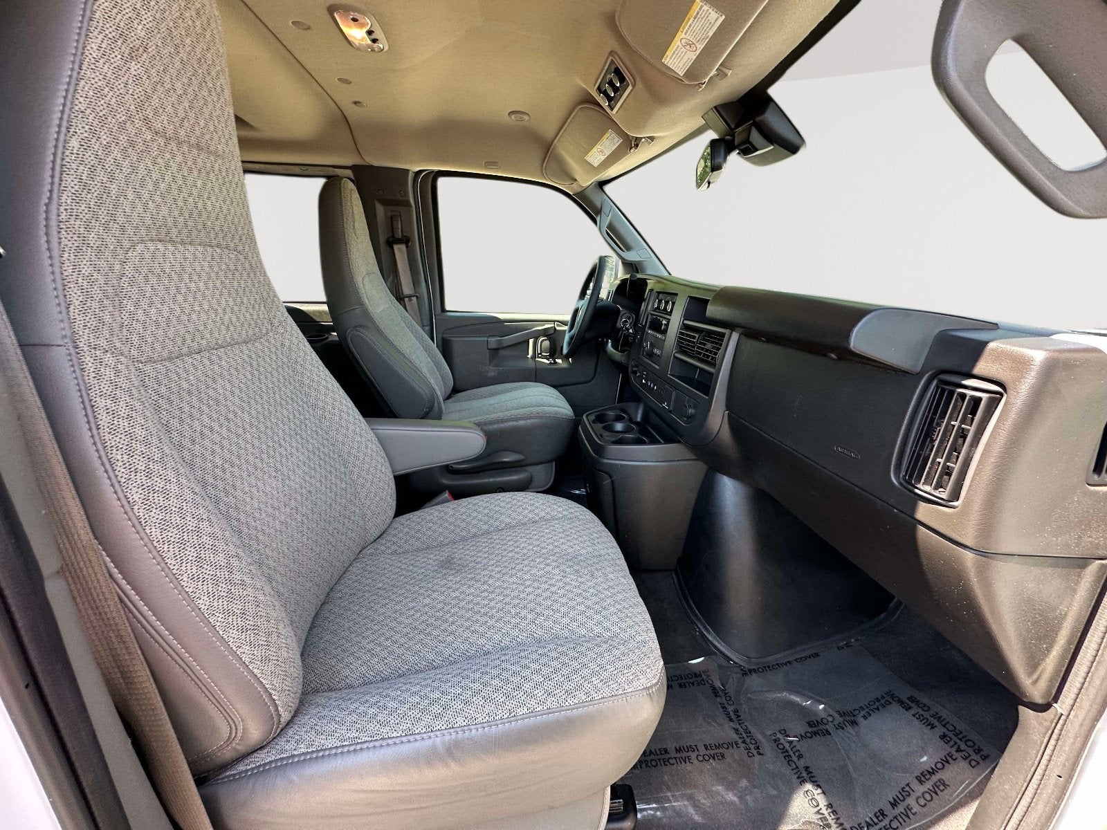 2025 Chevrolet Express Passenger 1LT