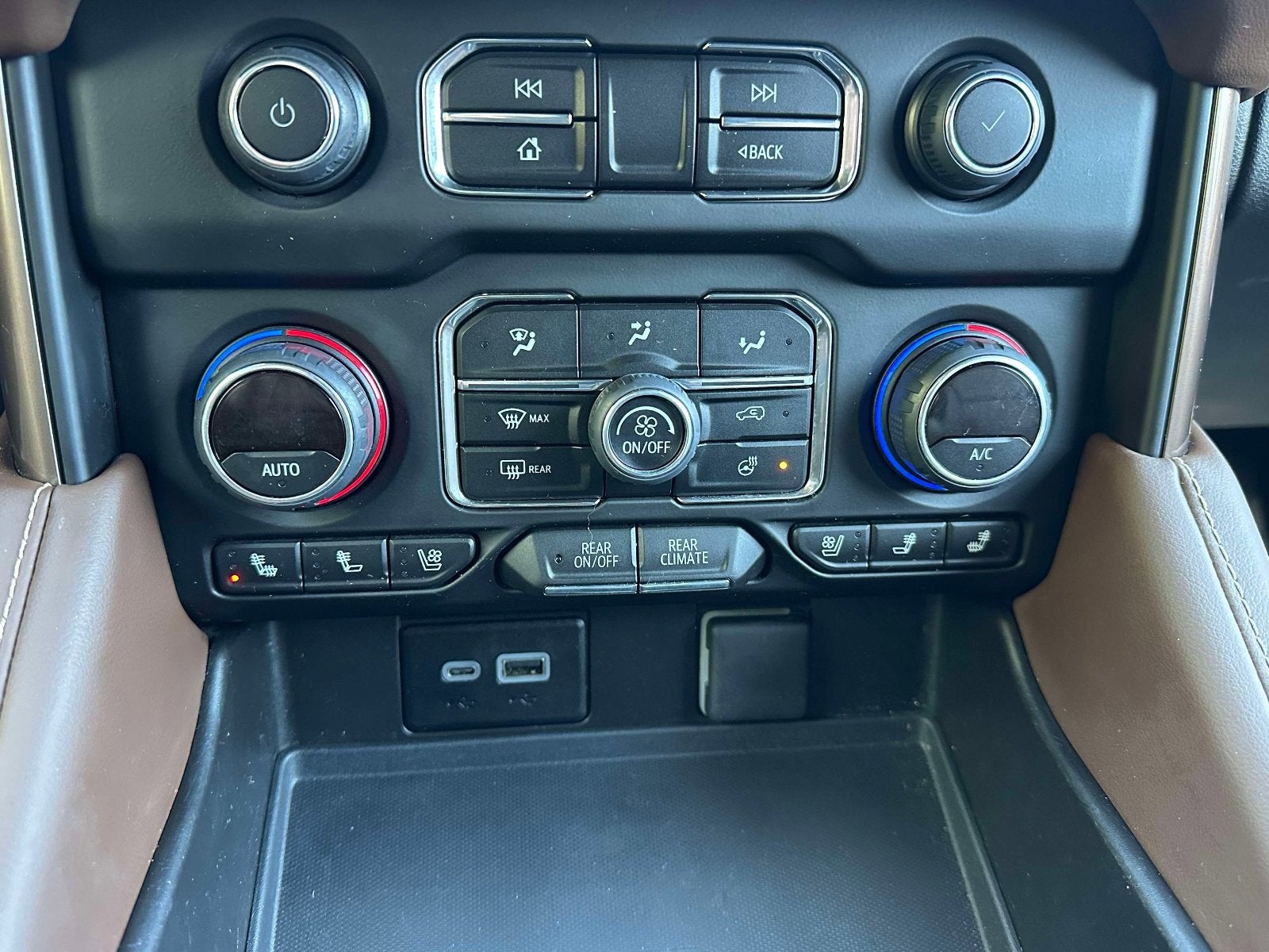 2023 Chevrolet Suburban High Country