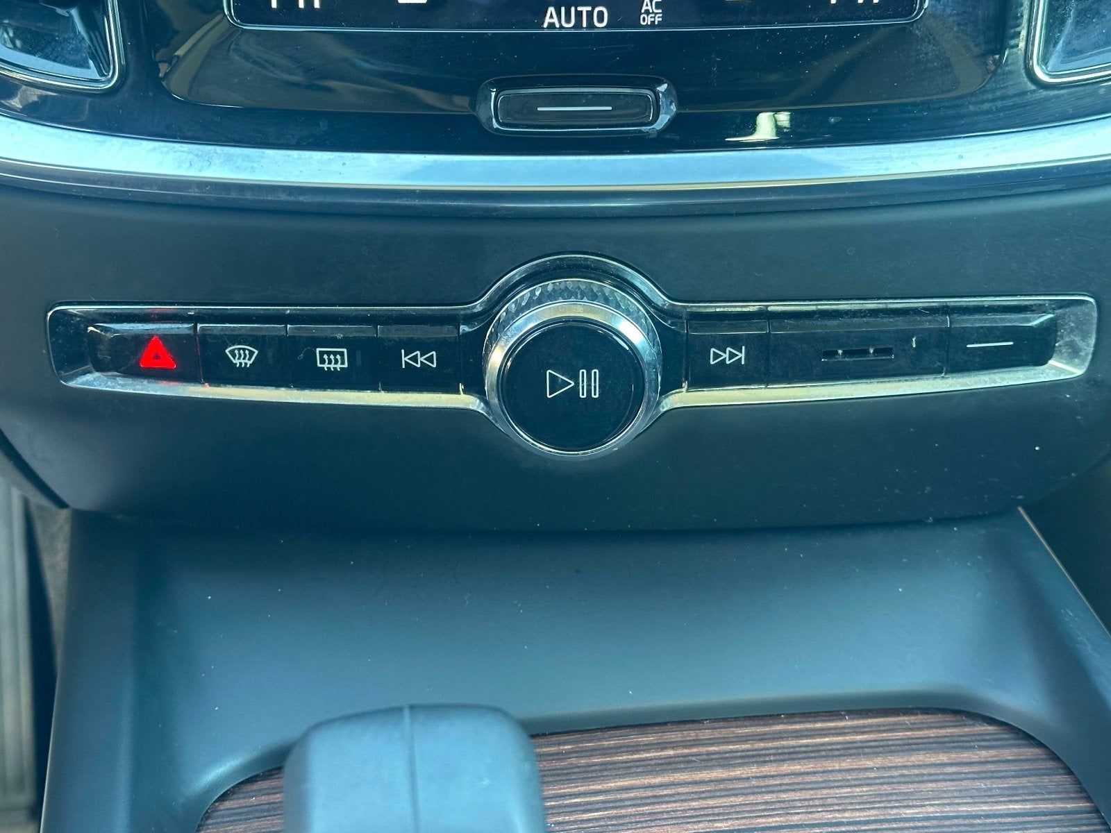 2022 Volvo S60 Momentum