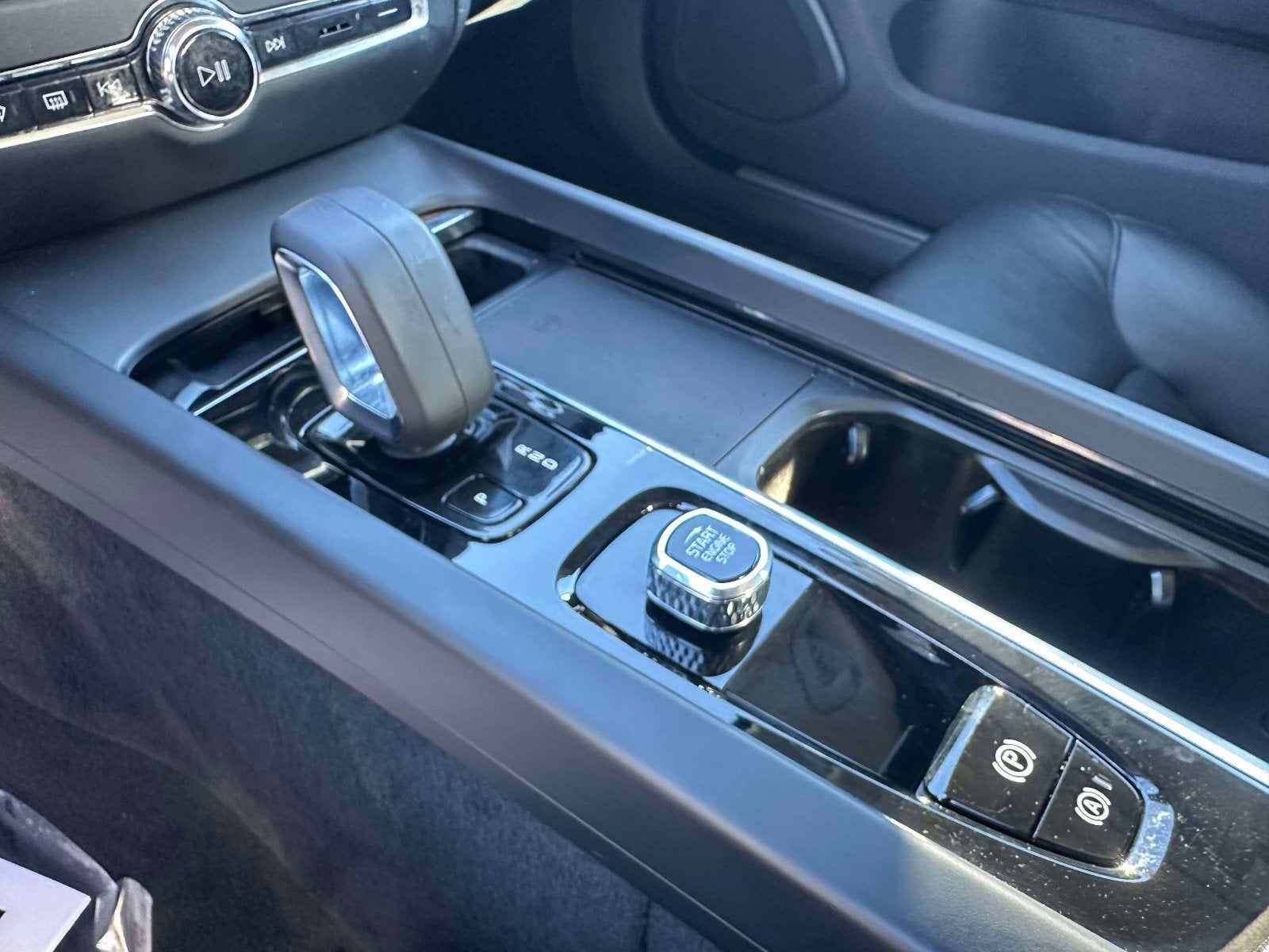 2022 Volvo S60 Momentum