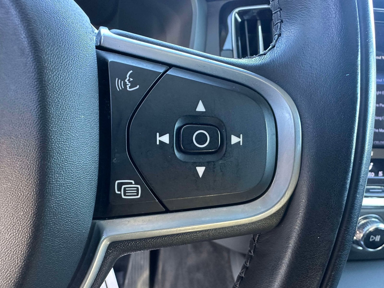 2022 Volvo S60 Momentum