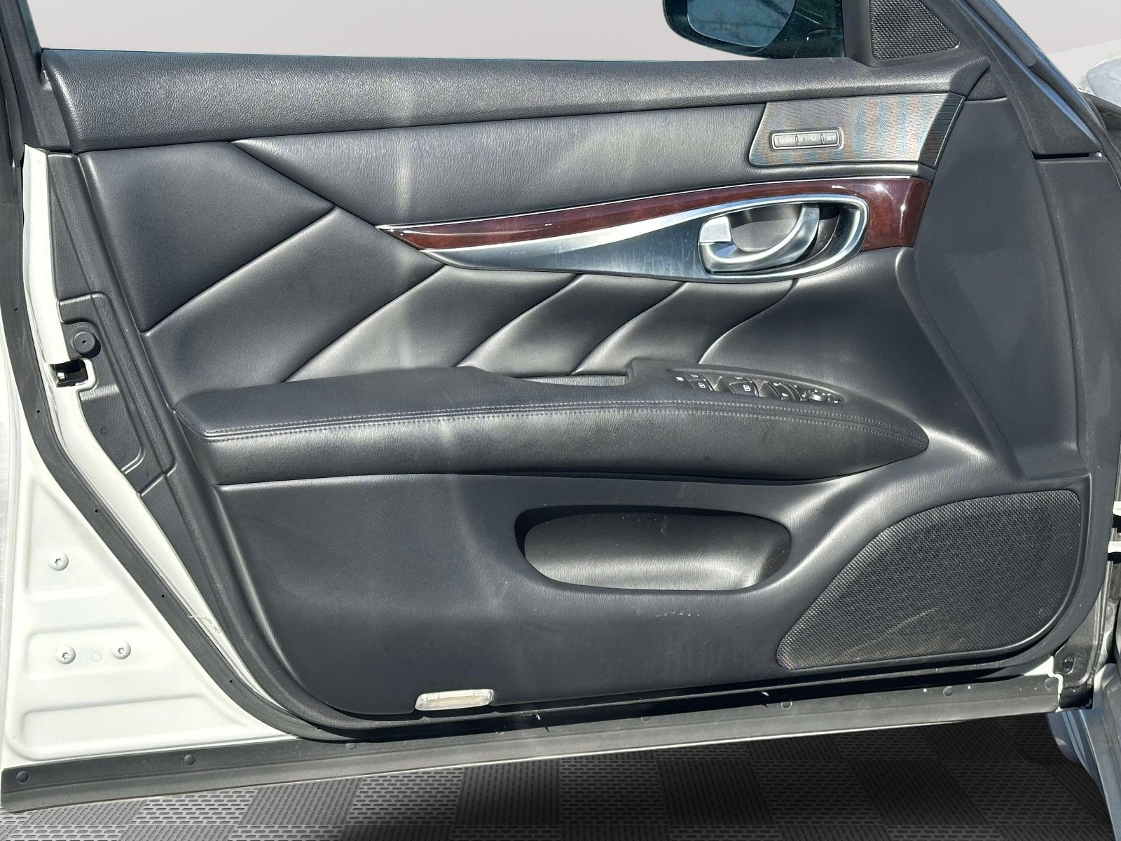 2017 INFINITI Q70 3.7