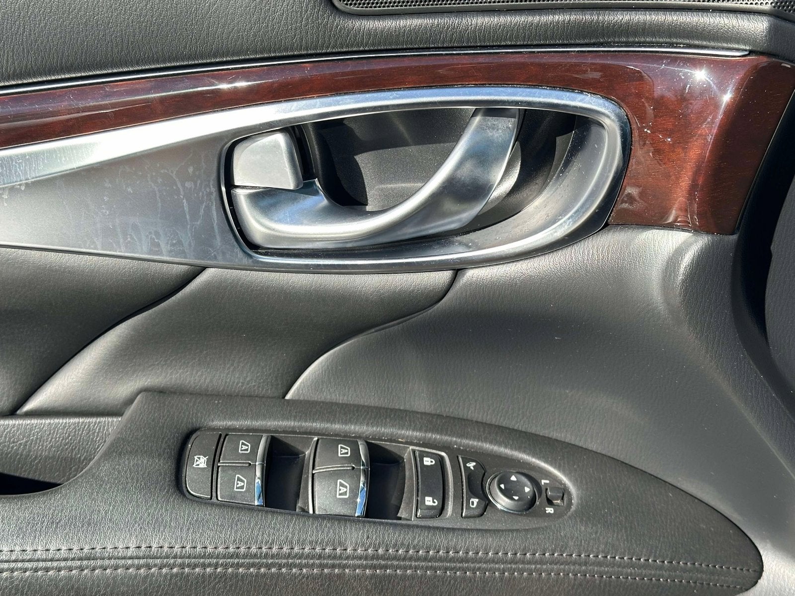 2017 INFINITI Q70 3.7