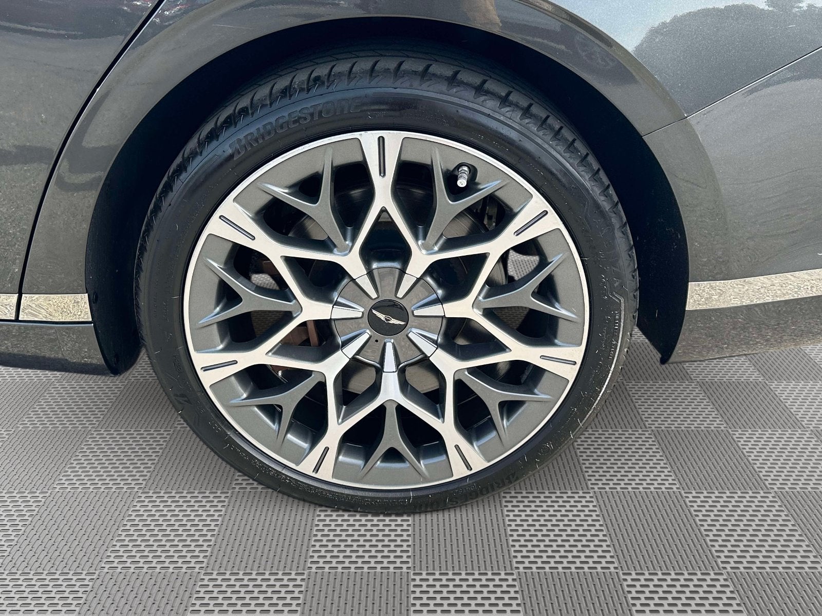 2023 Genesis G90 e-SC