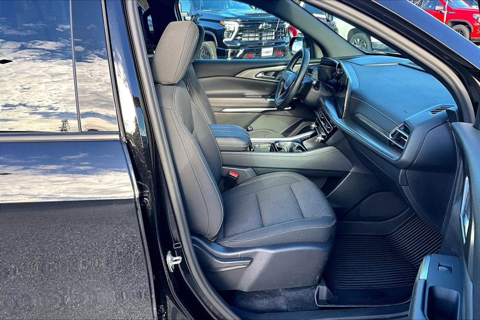 2024 Chevrolet Traverse LS